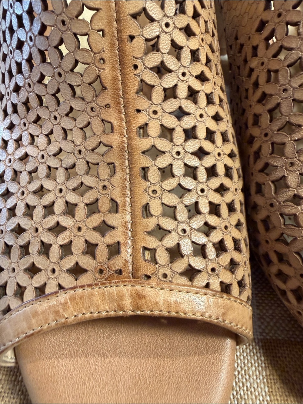 Michelle D Tan Laser Cut Leather Slingback Heels Women’s Comfort Sandals - Picture 2 of 4